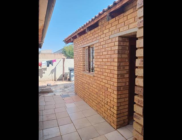 3 BEDROOM HOUSE FOR SALE IN PROTEA GLEN EXT
